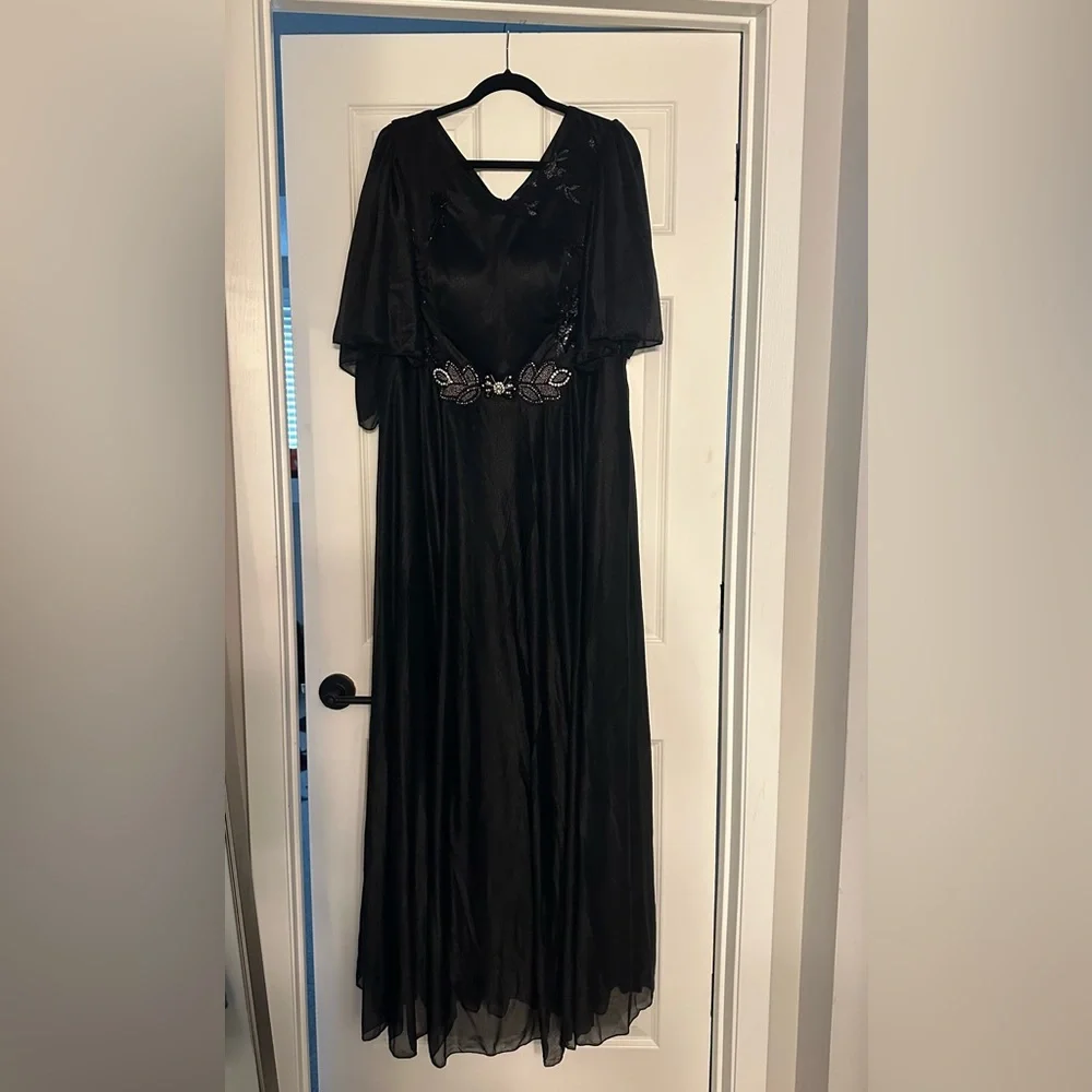 Dress - Picture 10 of 11